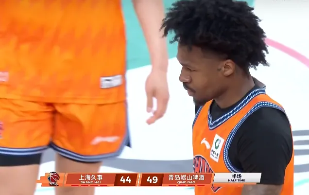乐鱼官网-CBA常规赛：张镇麟8分&amp;amp;段昂君7分，青岛半场49-44领先上海